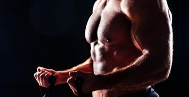 Эффективные упражнения для мужчин с грудным эспандером